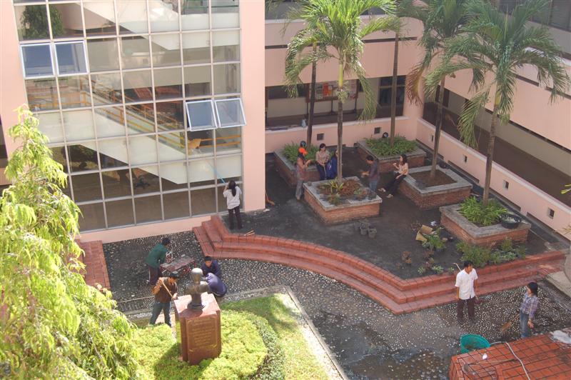 ../Picture/2552/DSC_0043 (Medium).JPG